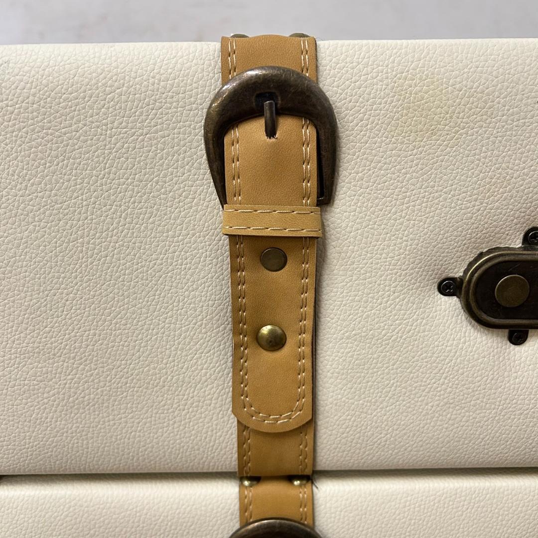 【新品・未使用】チェスターシリーズ　チェスト　トランク風チェスト４段