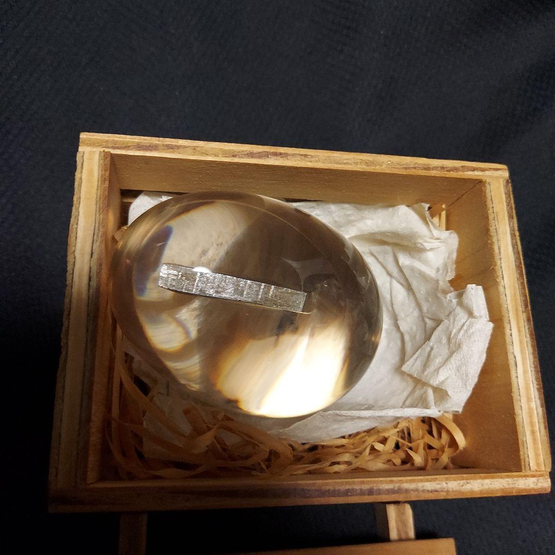 水晶のなかに謎のもの