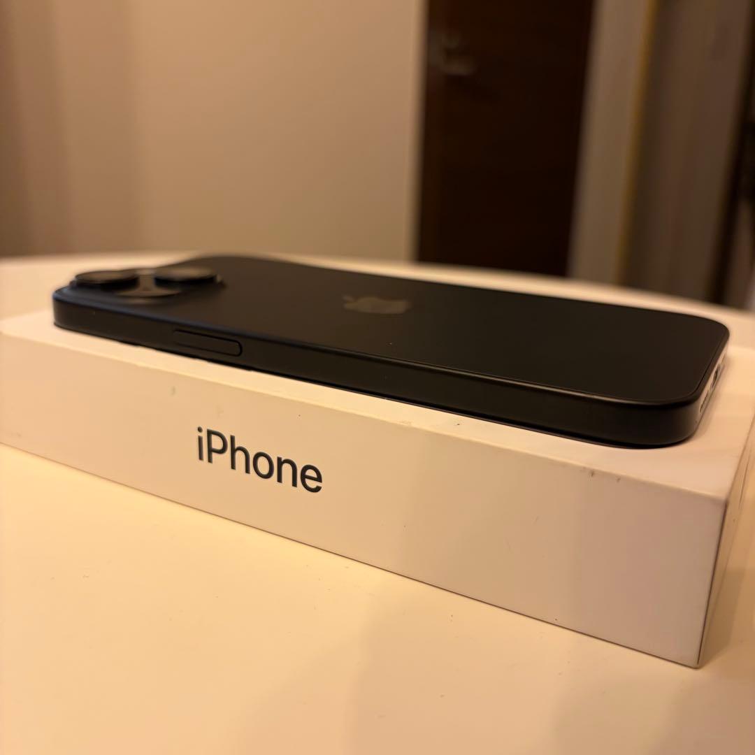 iPhone 15 SIMフリー　ブラック 本体 ガラスフィルム　本革ケース付き