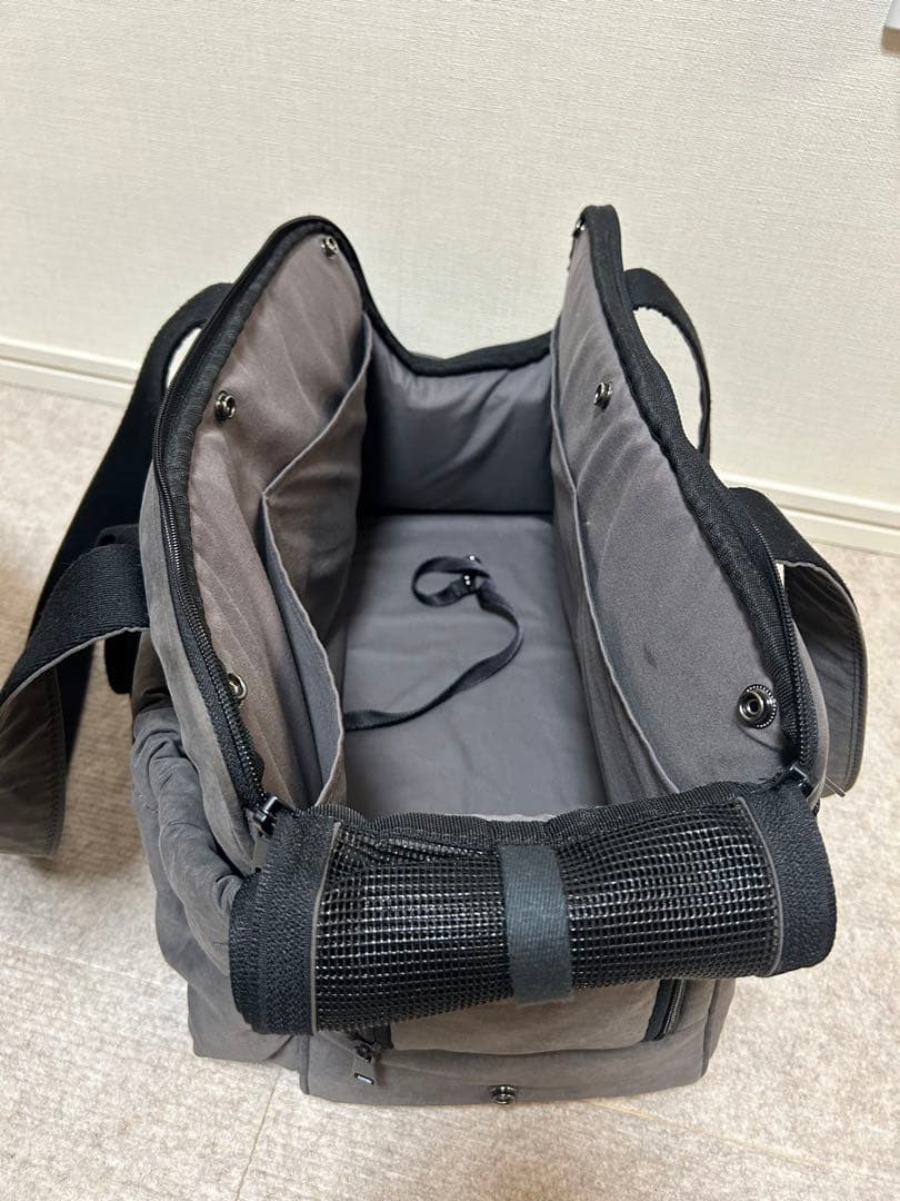 【新品】犬用キャリーバッグ・MINIME（顎乗せクッション付き）