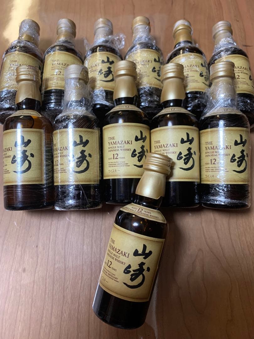 サントリーの山崎12年ミニウイスキー12本