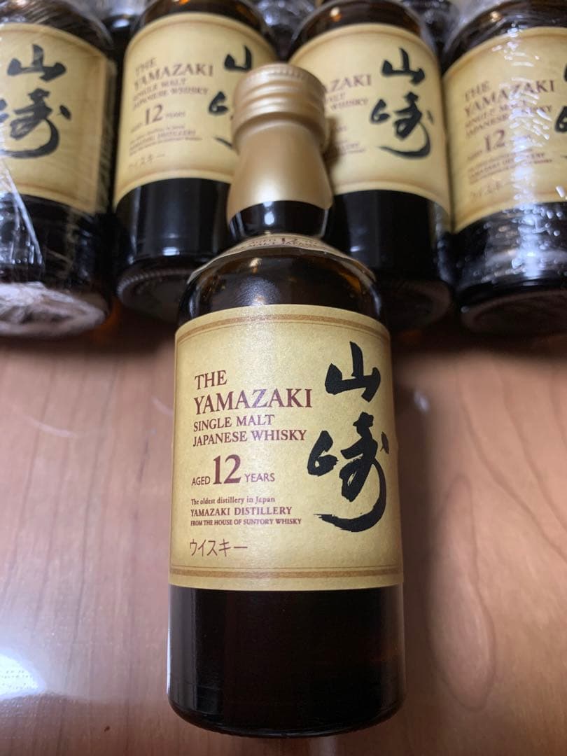 サントリーの山崎12年ミニウイスキー12本