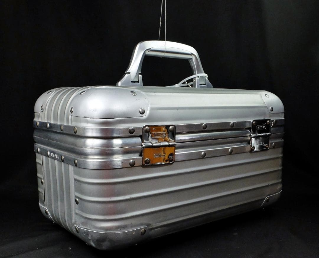 リモワ　982.73 旧盤『TOPAS/トパーズ』ビューティケース 19L 鍵付