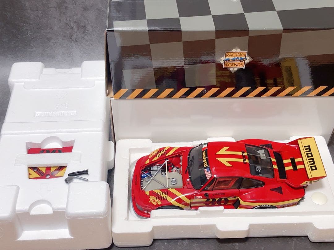 1/18 エグゾト ポルシェ 935 ツインターボ MOMO IMSA