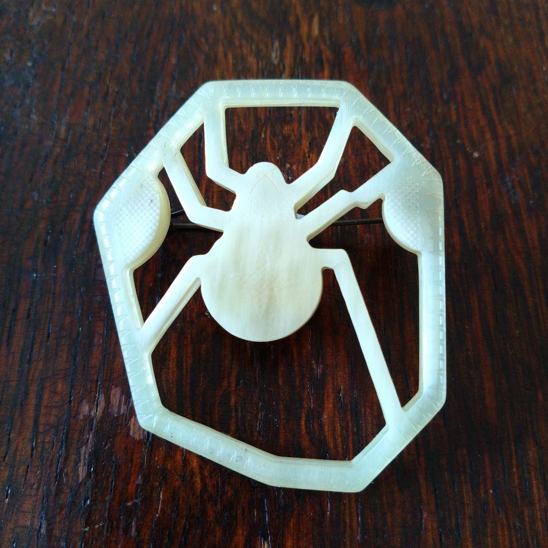 【正規品】ミナペルホネン　minä perhonen kumo 水牛　ブローチ