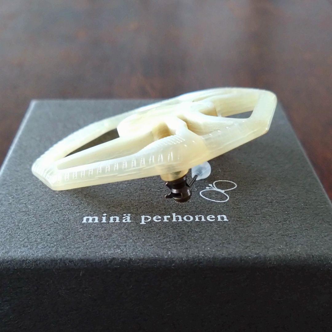 【正規品】ミナペルホネン　minä perhonen kumo 水牛　ブローチ
