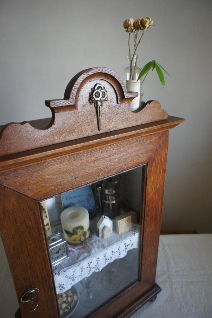 フランスアンティーク　飾り棚　壁掛け　キャビネット　ガラスケース