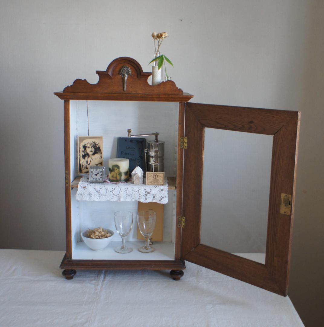 フランスアンティーク　飾り棚　壁掛け　キャビネット　ガラスケース