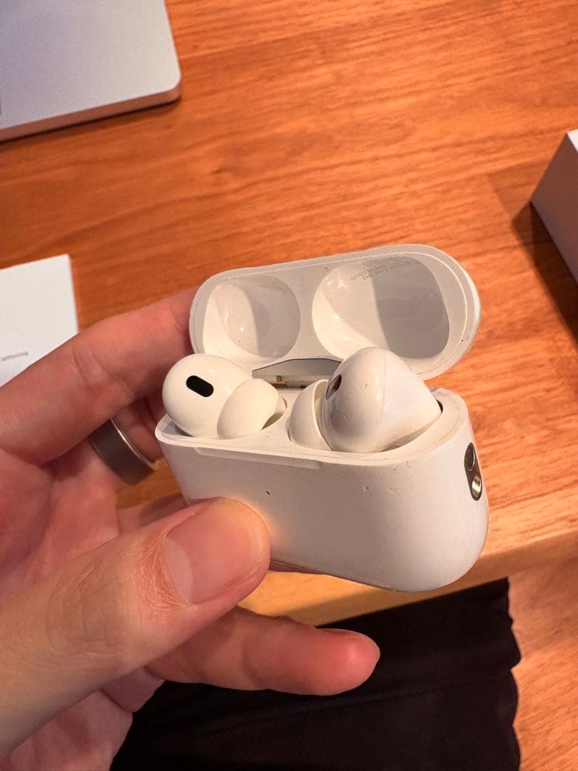 AirPods Pro2本体 ＆MagSafeケース、ライトニングケーブル