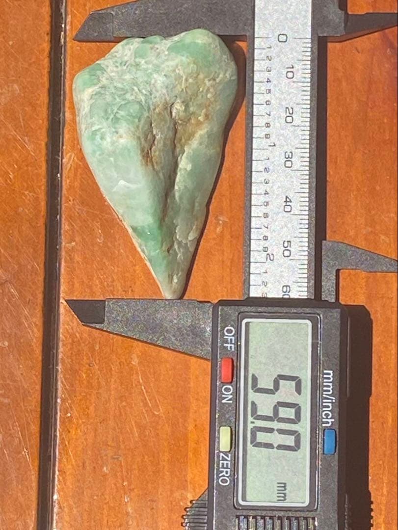 【コレクター放出品】糸魚川翡翠　鮮やかな翠色　70年以上前に採石された翡翠