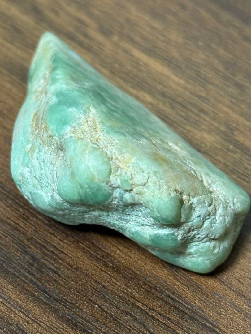 【コレクター放出品】糸魚川翡翠　鮮やかな翠色　70年以上前に採石された翡翠