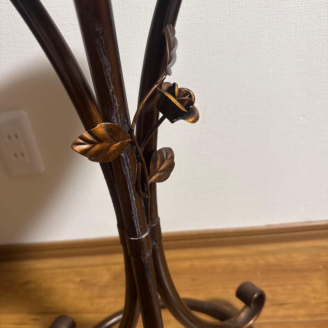 アンティーク　大理石天板の装飾的サイドテーブル