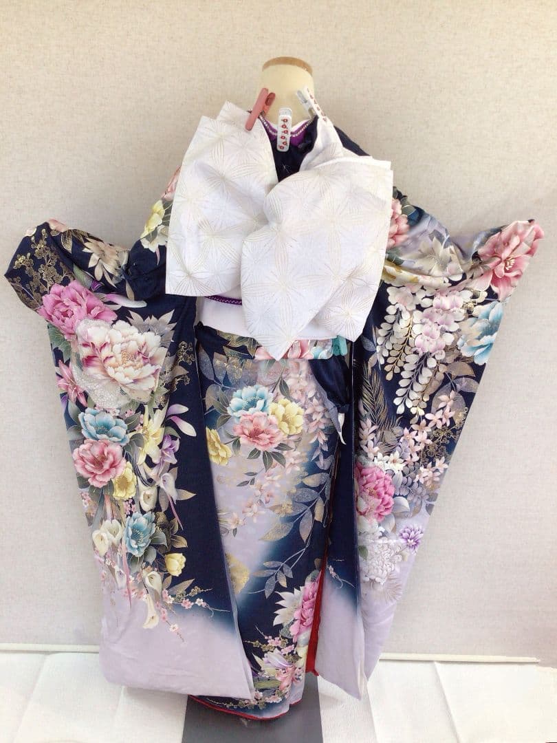 紺地の上品な松竹梅の古典振袖　振袖のみ