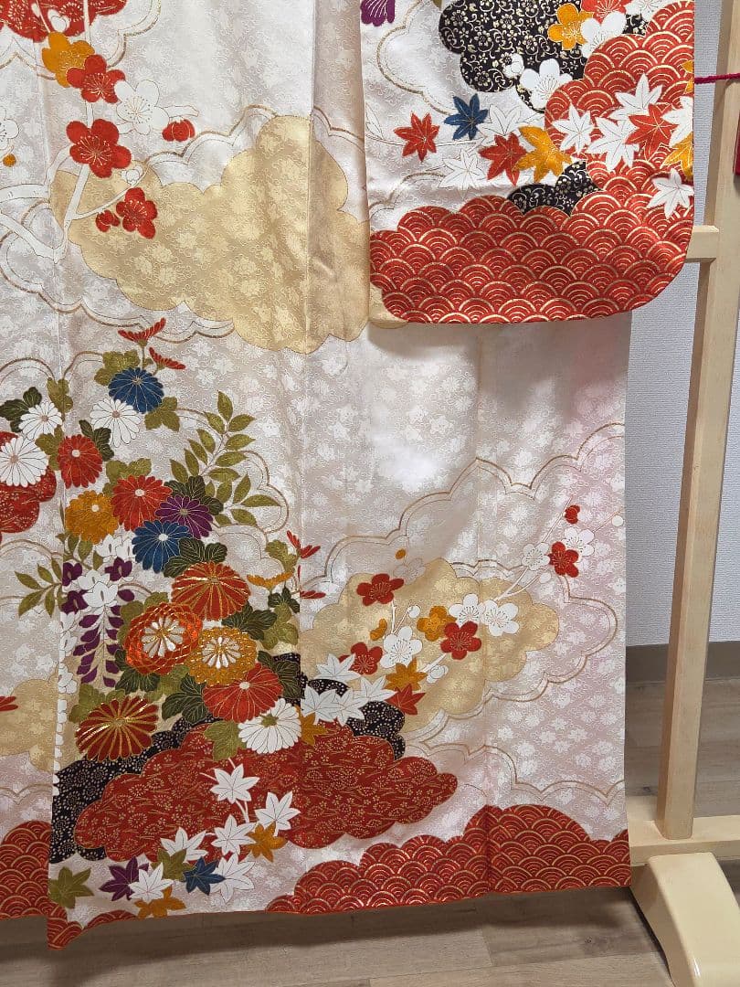 C◆着物くつろぎ 豪華 季節の花々 金彩 金駒刺繍 袷 正絹 成人式 振袖 着物