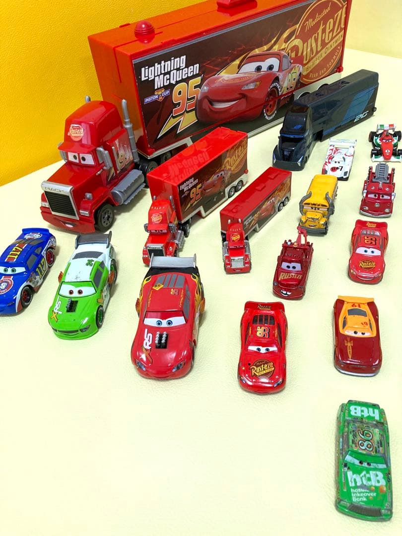 トミカ　カーズ ミニカーセット 35台