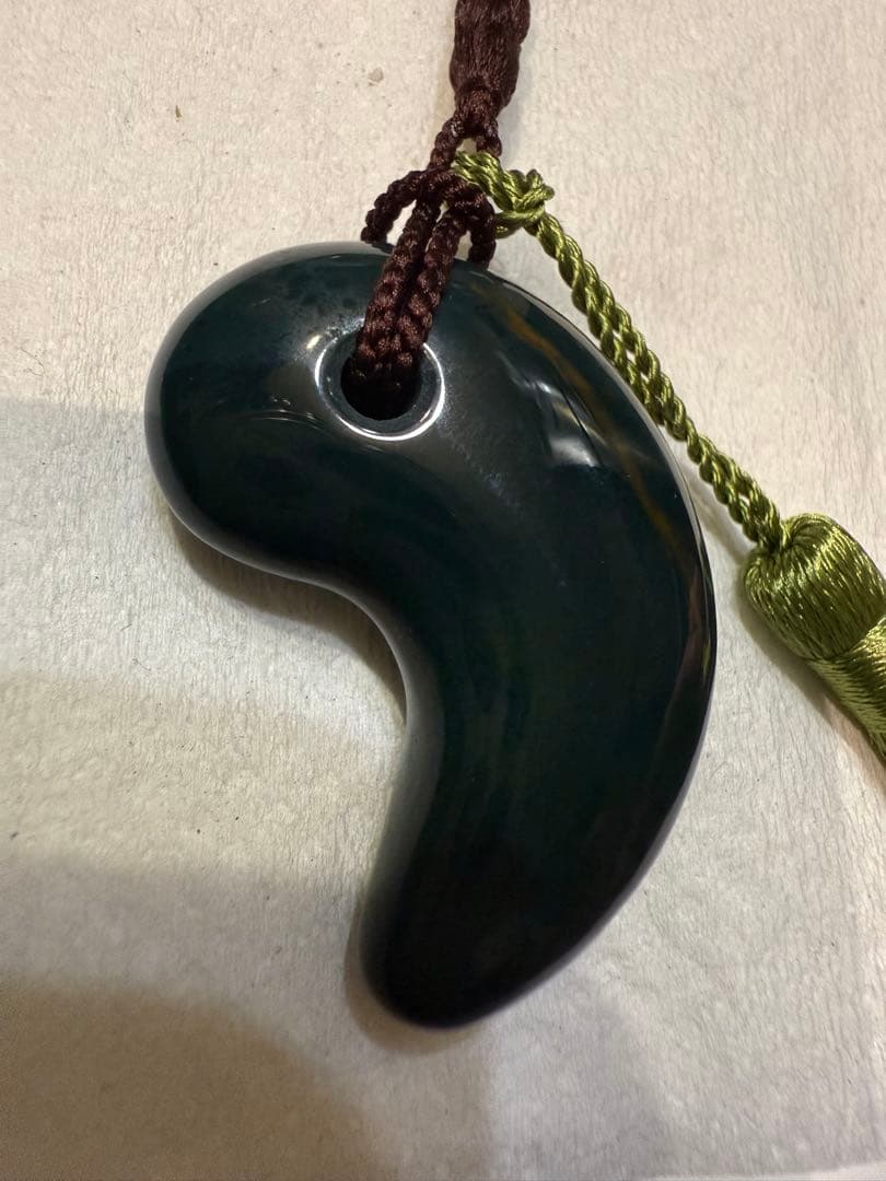 出雲石‼️碧玉‼️青石‼️勾玉‼️特大サイズ41、5mm‼️送料無料‼️破格出品‼️鑑定書付