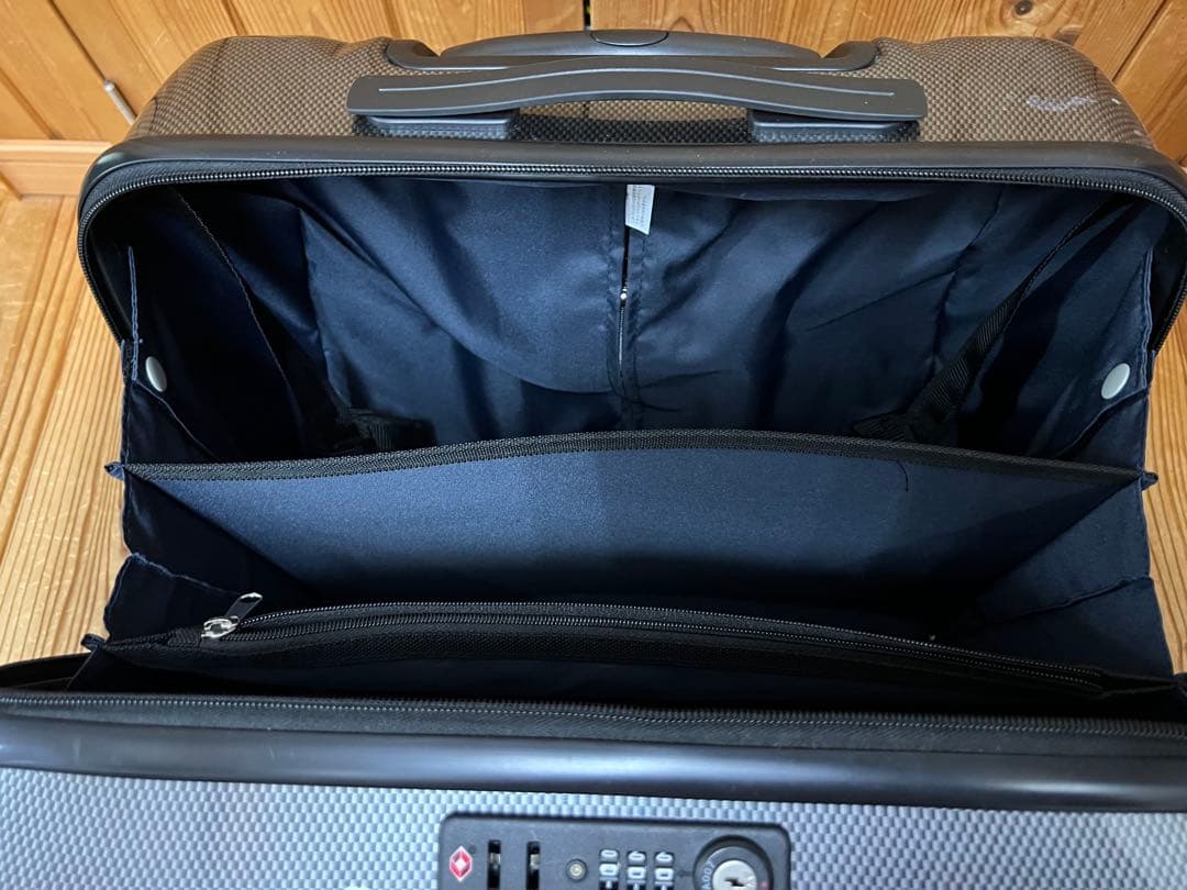キャリーケース（機内持ち込み）28L・TSAロック・ワールドトラベラー