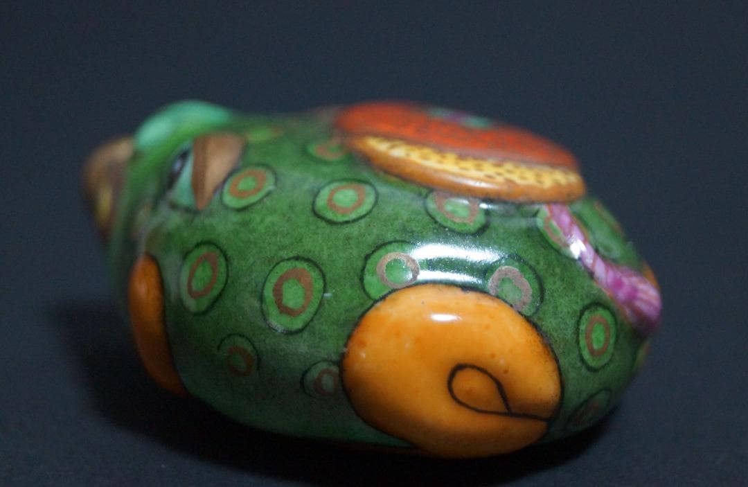 清 乾隆年製 陶胎珐琅(エナメル)彩色絵 造形 金蟾鼻煙壷 嗅ぎタバコ 喫煙具
