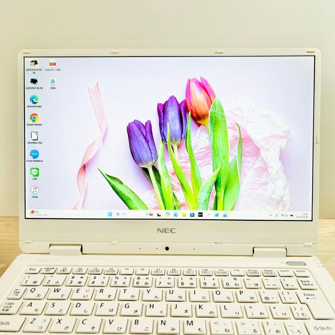 薄型軽量✨持ち運びに‼️ノートパソコン✨SSD i5 カメラ フルHD A4