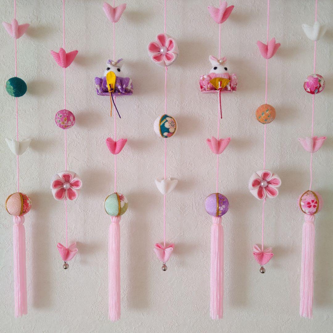 ちりめん細工 　お花とまりとうさぎ雛の壁掛け下げ飾り(7下げ) モグモグ