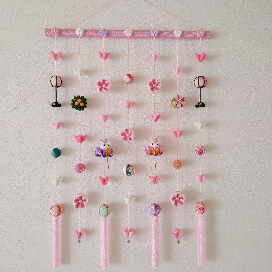 ちりめん細工 　お花とまりとうさぎ雛の壁掛け下げ飾り(7下げ) モグモグ