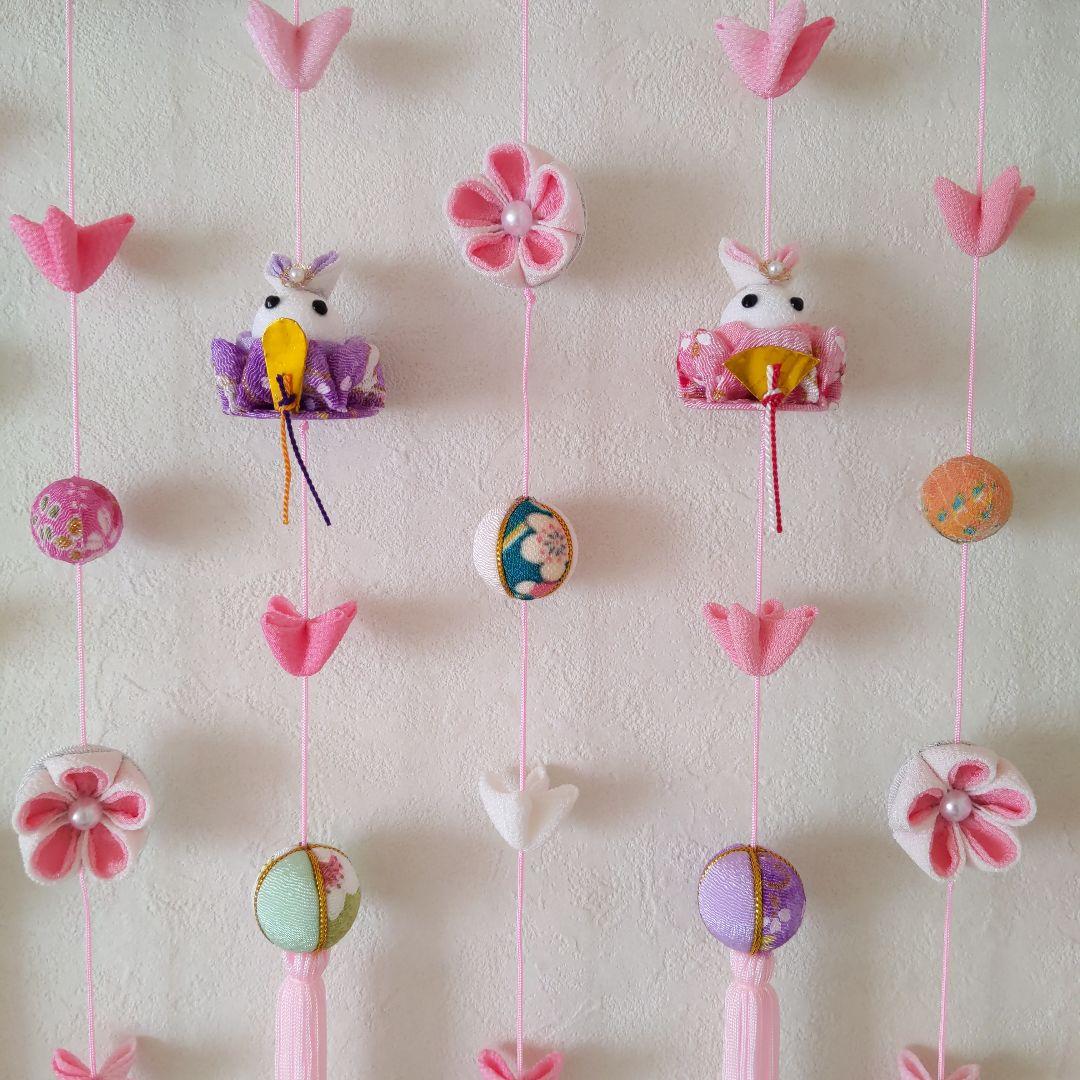 ちりめん細工 　お花とまりとうさぎ雛の壁掛け下げ飾り(7下げ) モグモグ