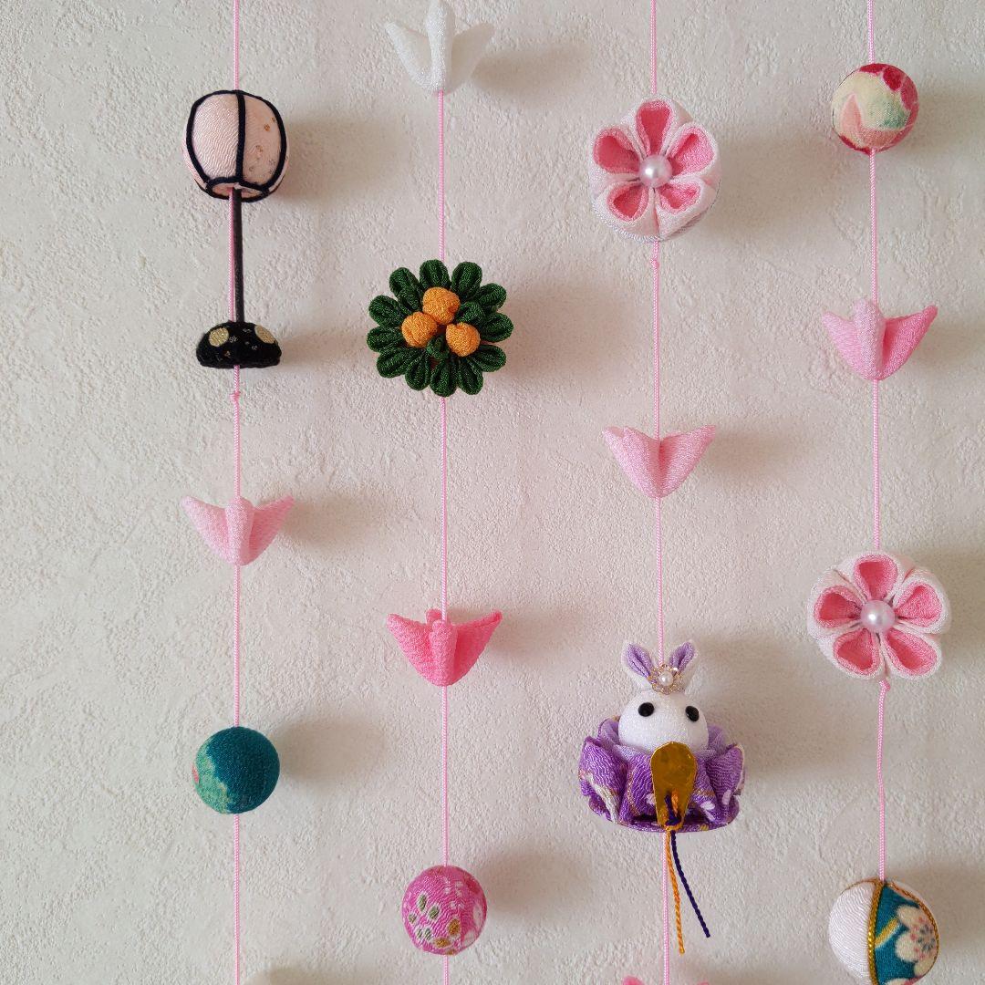 ちりめん細工 　お花とまりとうさぎ雛の壁掛け下げ飾り(7下げ) モグモグ