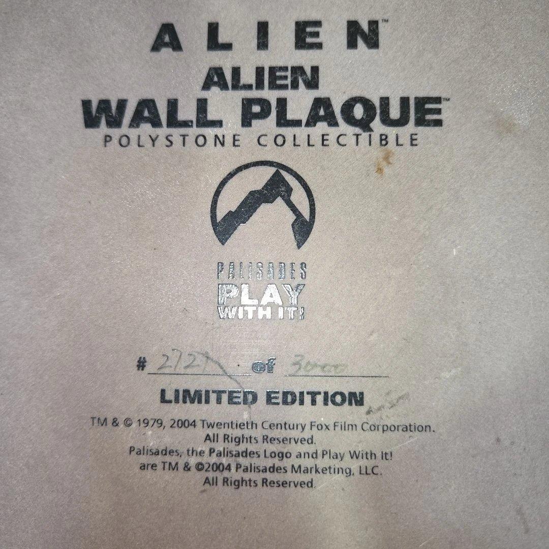 エイリアンフィギュア レリーフ[直径約30cm]