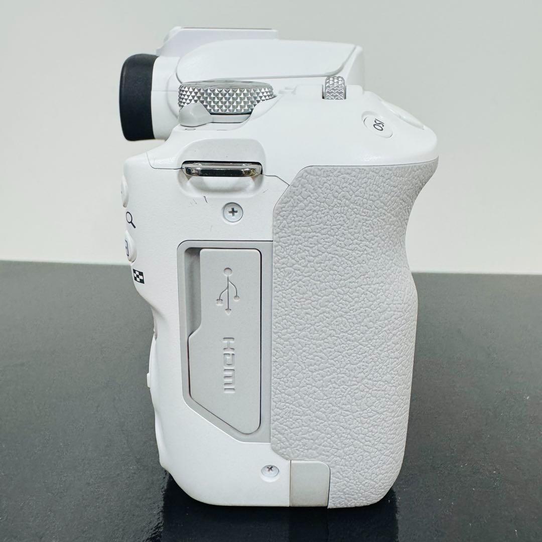 展示品 Canon EOS R50 ダブルズームキット EOSR50WH-WZK