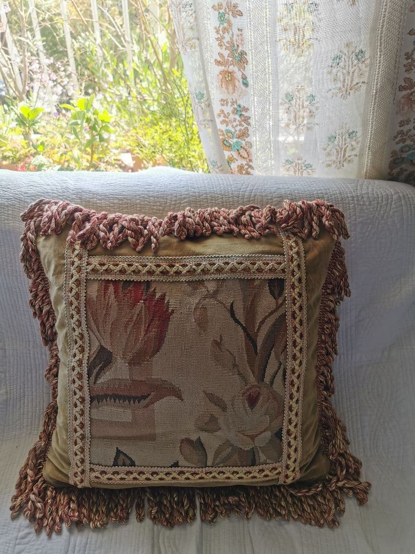 アンティーク 薔薇とチューリップ オービュッソン織クッションカバー美しいフリンジ