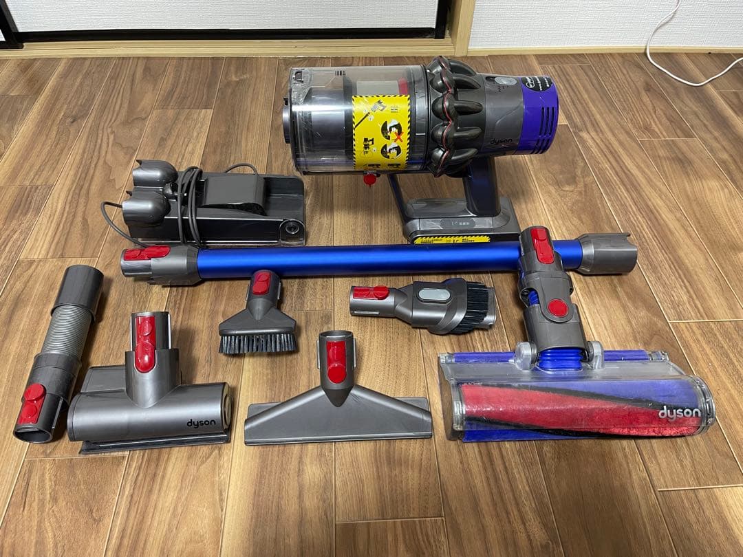 Dyson - ダイソン V10 (sv12) スティッククリーナー 本体