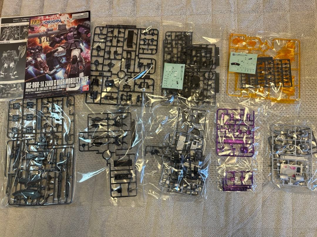 HG ガンプラ　HG 高機動型ザクⅡ 黒い三連星　メタリックver.