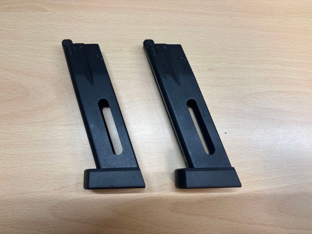 カーボンネイト Cz75 CO2 マガジン2本付き。