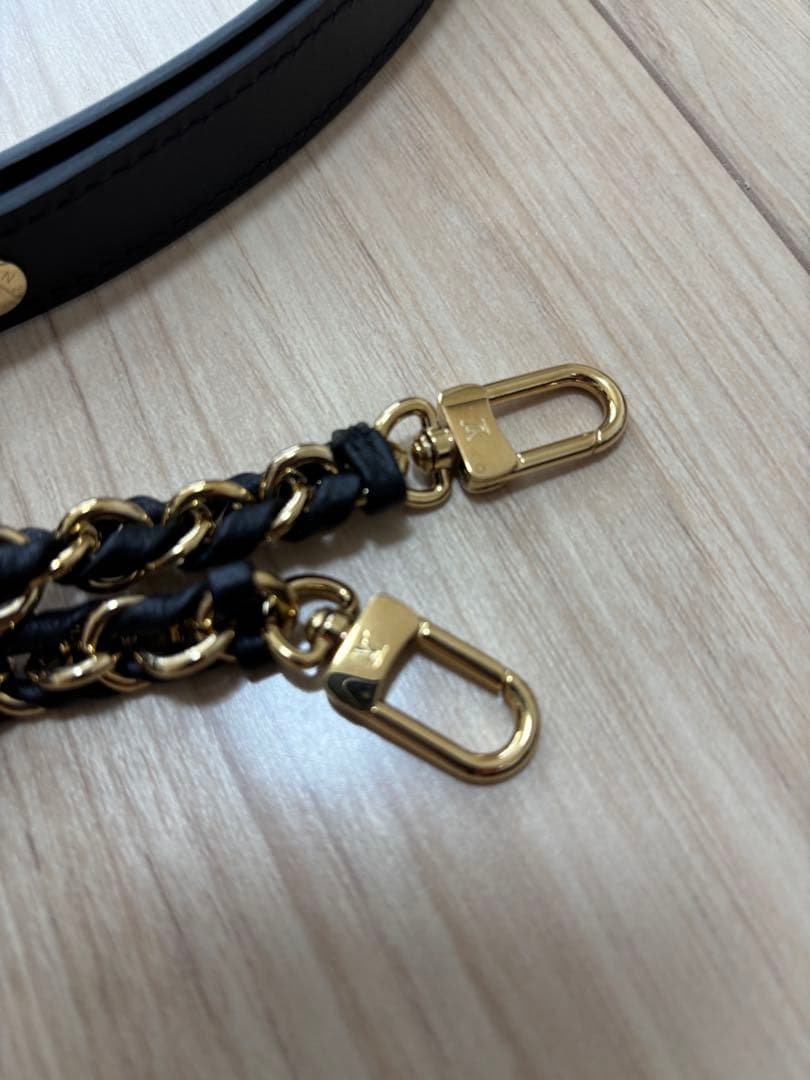 最後再値下げルイヴィトンミュルティポシェットアクセソワールアンプラント黒バッグ