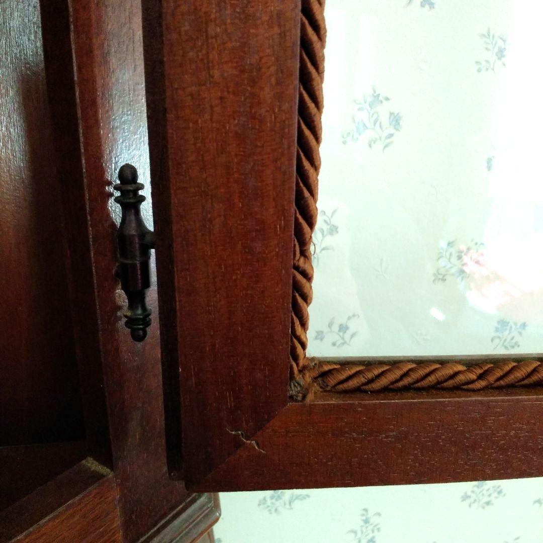 輸入家具　ヨーロッパ調のコーナーキャビネット