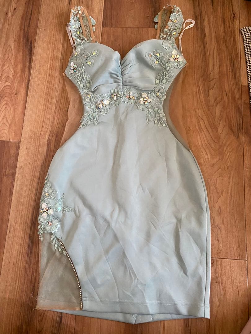 エンジェルアール　キャバドレス　ミント　水色刺繍タイトドレス