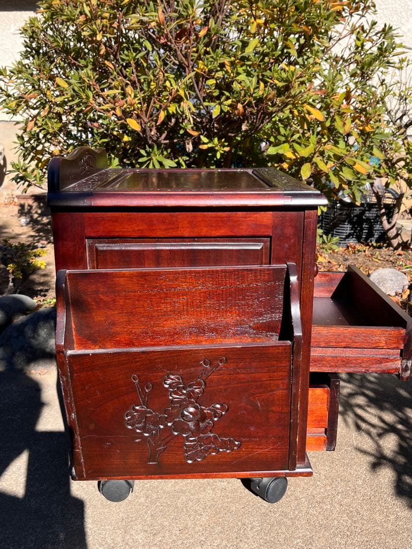アンティーク調 キャスター付 サイドチェスト マガジンラック 彫刻 木製