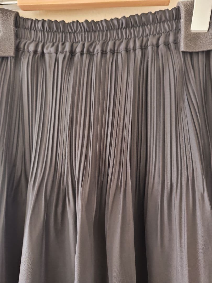 新品 TO BE CHIC 2025 シフォンプリーツスカート