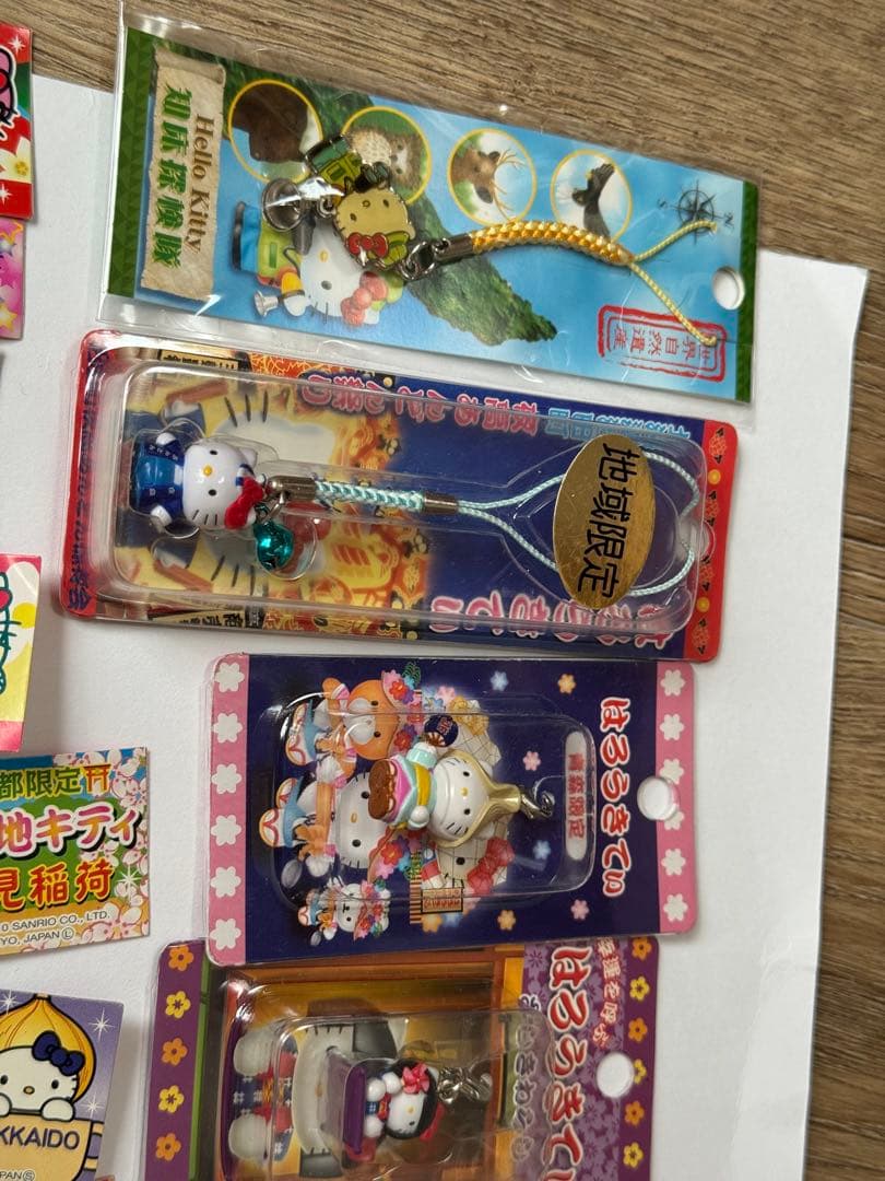d*2様 ハローキティ 根付、ストラップ　地域限定多数　おまけつき