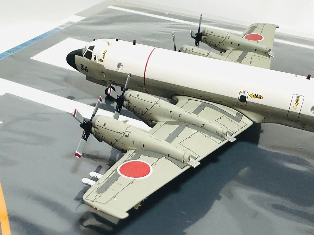 全日空商事 1/200 P-3C 海上自衛隊 VP-5 ペガサス滑走路プレート付