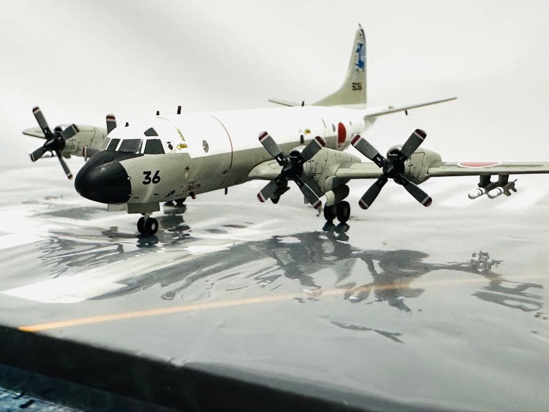 全日空商事 1/200 P-3C 海上自衛隊 VP-5 ペガサス滑走路プレート付