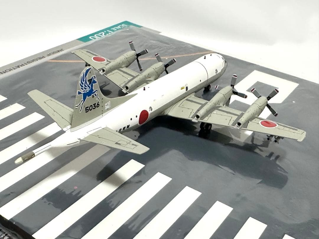 全日空商事 1/200 P-3C 海上自衛隊 VP-5 ペガサス滑走路プレート付