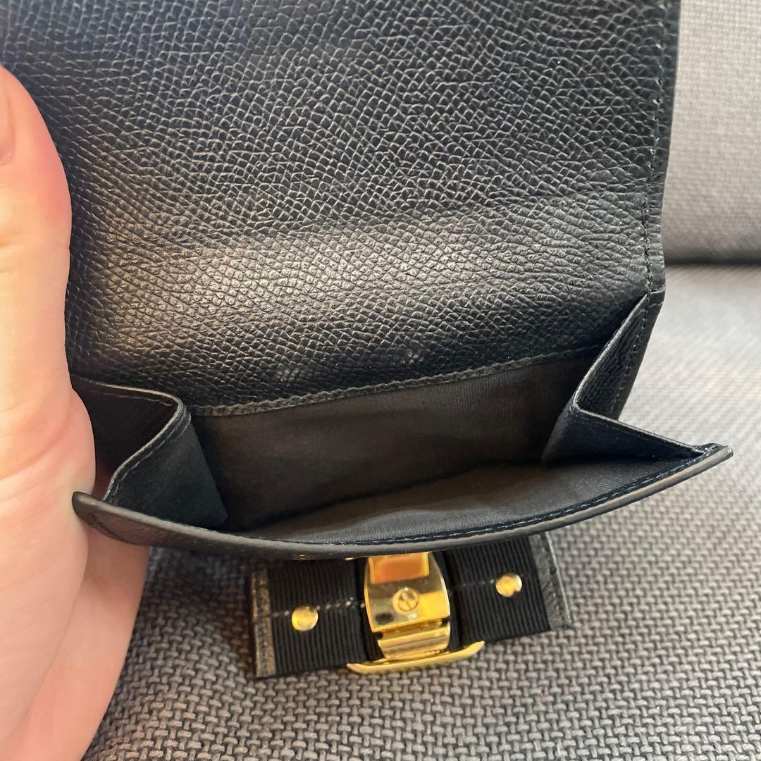 Salvatore Ferragamo ブラック二つ折り財布