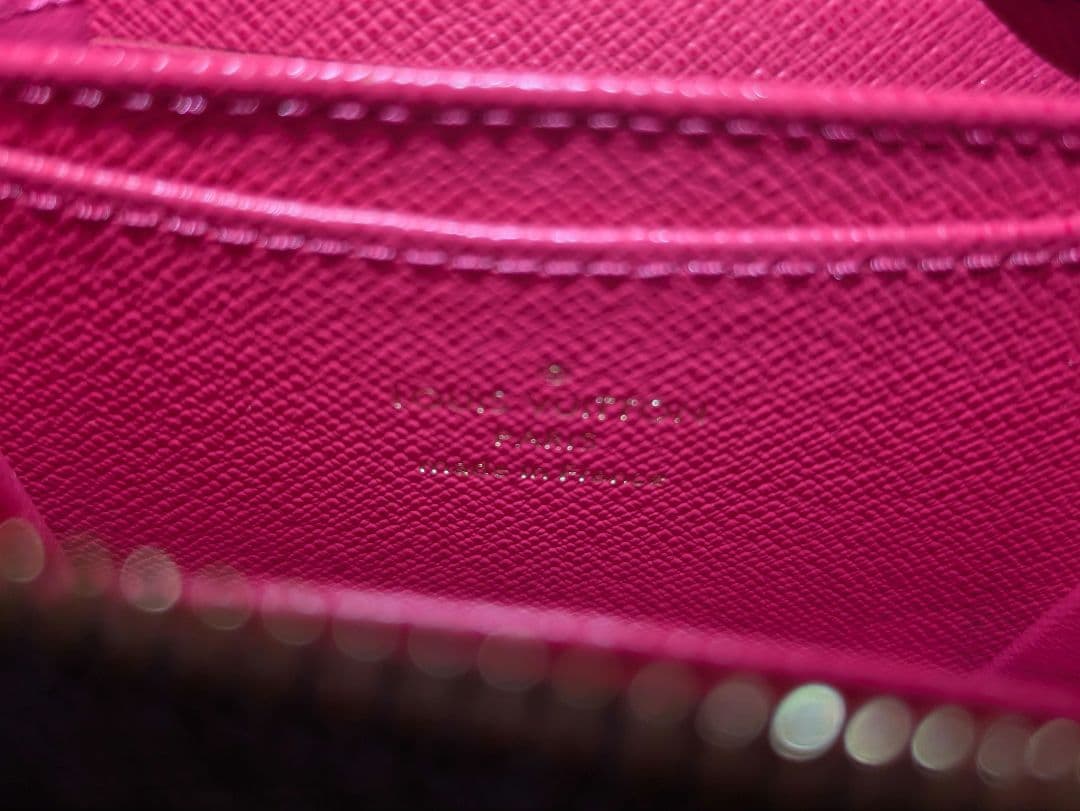 LOUIS VUITTON ルイヴィトン　ジッピーパース　フラワーチャーム