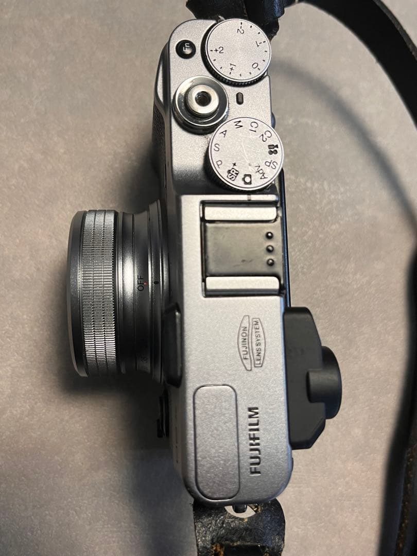 本日12時で出品終了！欲しい方はお早めに！Fujifilm X20 デジカメ