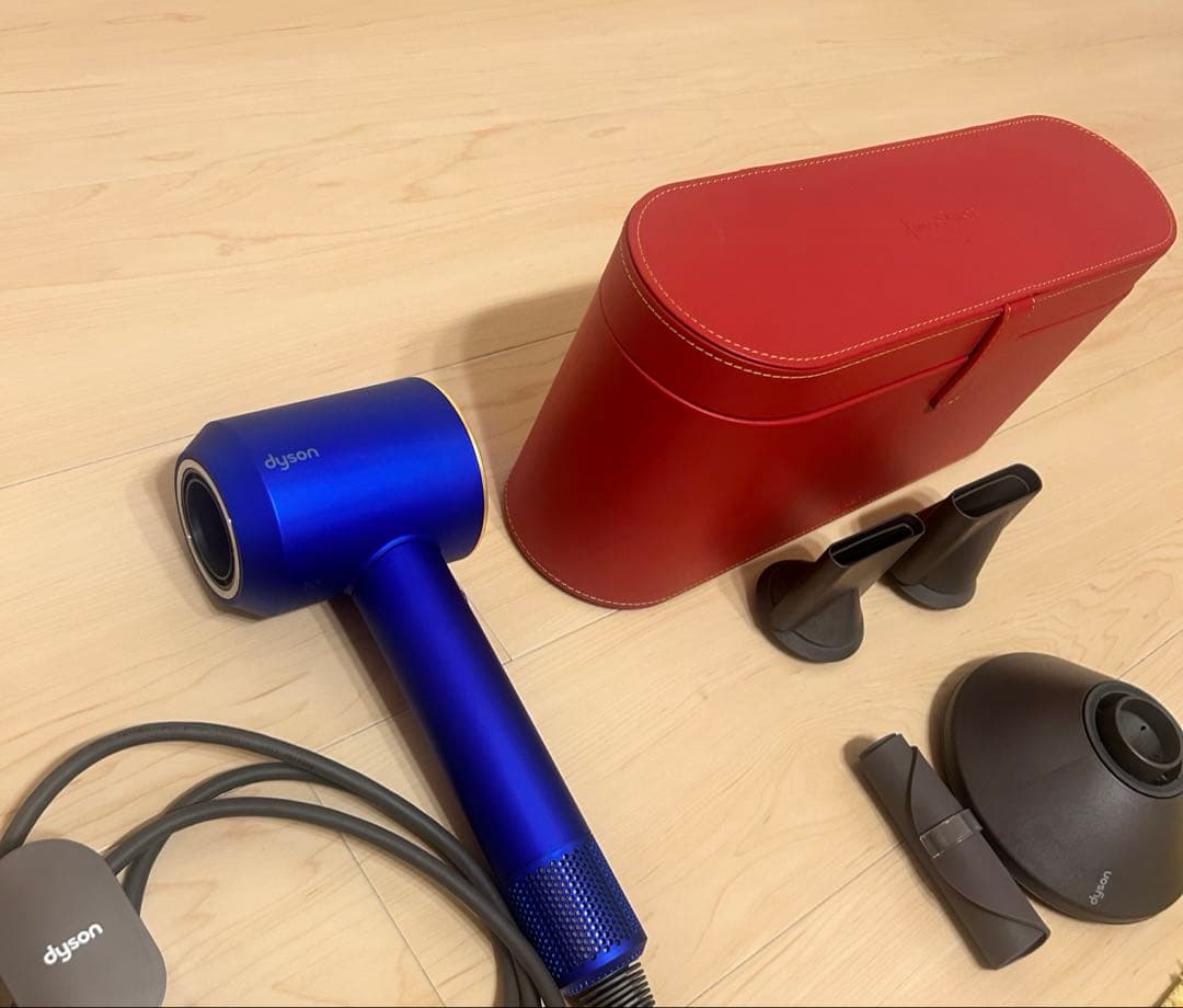 Dyson ヘアドライヤー 付属品未使用　収納ケース付き