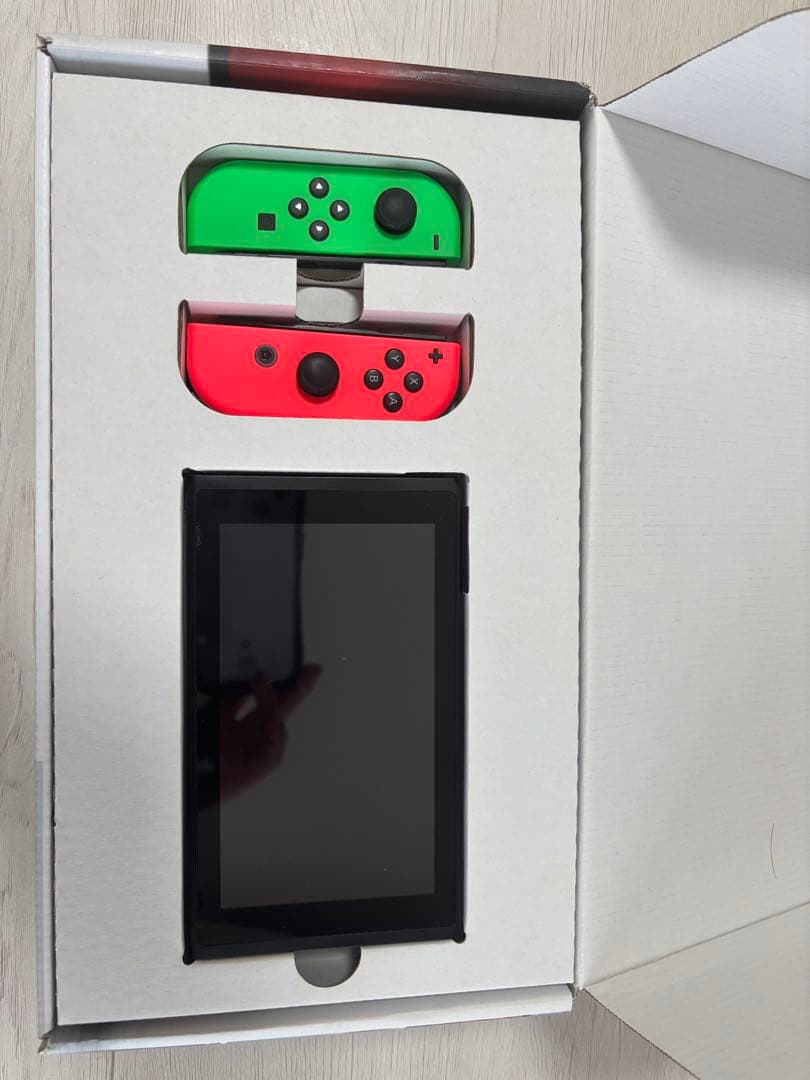 Nintendo Switch 本体 赤・緑ジョイコン