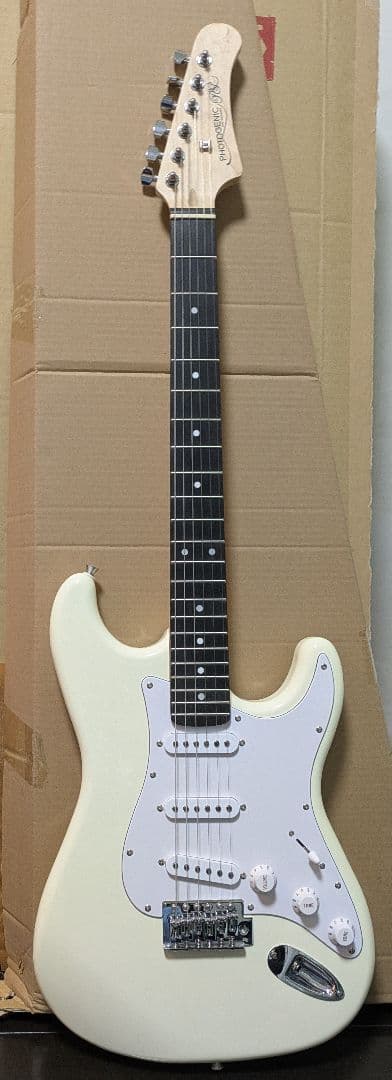 ホワイト エレキギター 22フレット