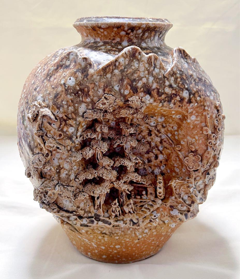 希少品　陶芸　松竹梅　山水水車人物彫　細密洞窟彫　手捻花瓶　花器　飾り壷　置物