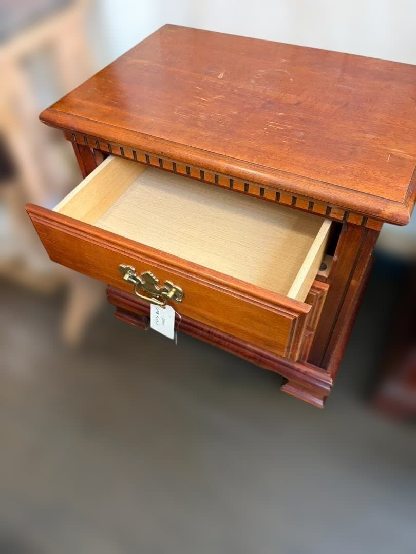 USA製 アンティーク 木製 ナイトキャビネット サイドテーブル ３段チェスト